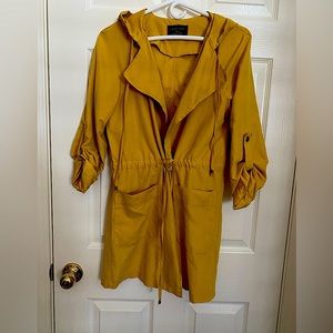 Hooded trench